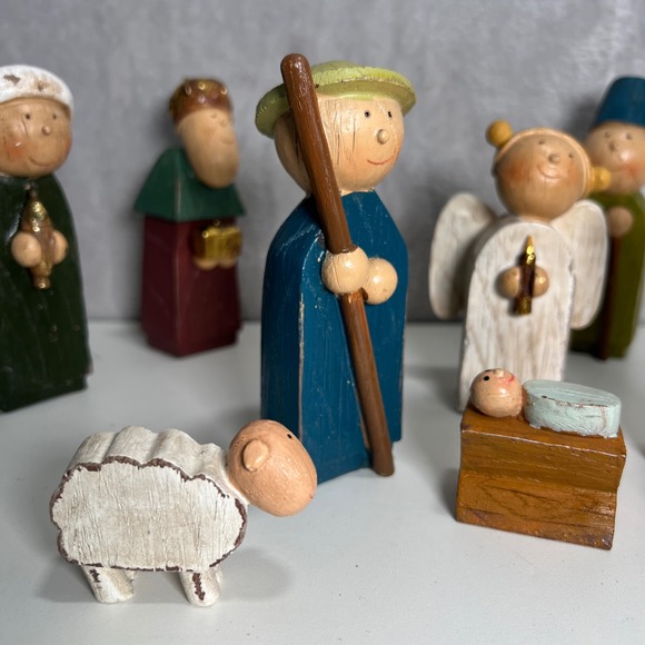 Wooden Nativity Set 9 Piece Figurines Shepherd Angel Jesus Rustic hand painted - Picture 4 of 12